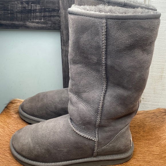 Womens UGG winter boots size 6 check them out very nice thanks 🙏 - Picture 1 of 12